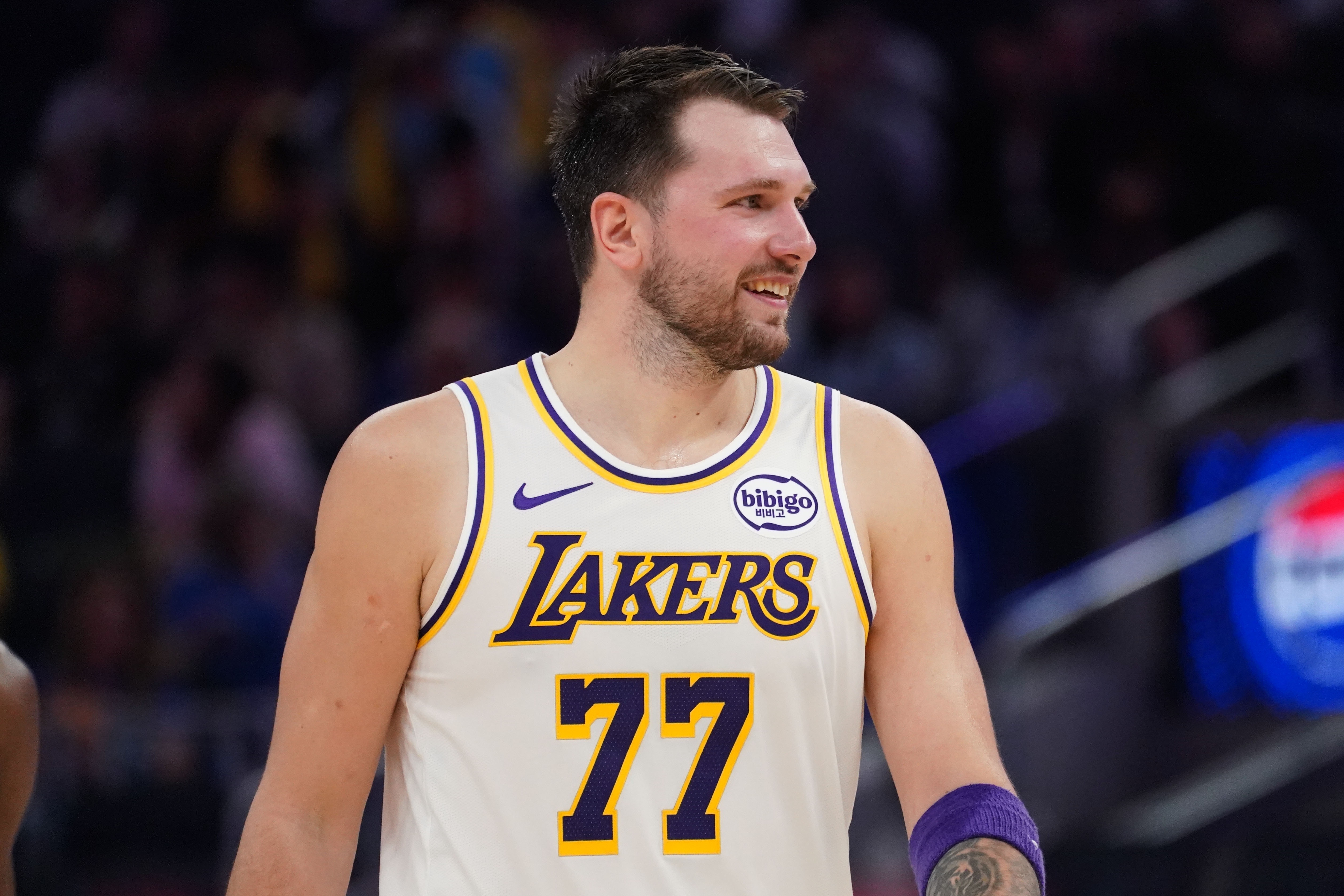 九游体育app下载-稳是很稳！东契奇22中10得27分10板7助1帽 7失误&amp;抱怨太多是瑕疵