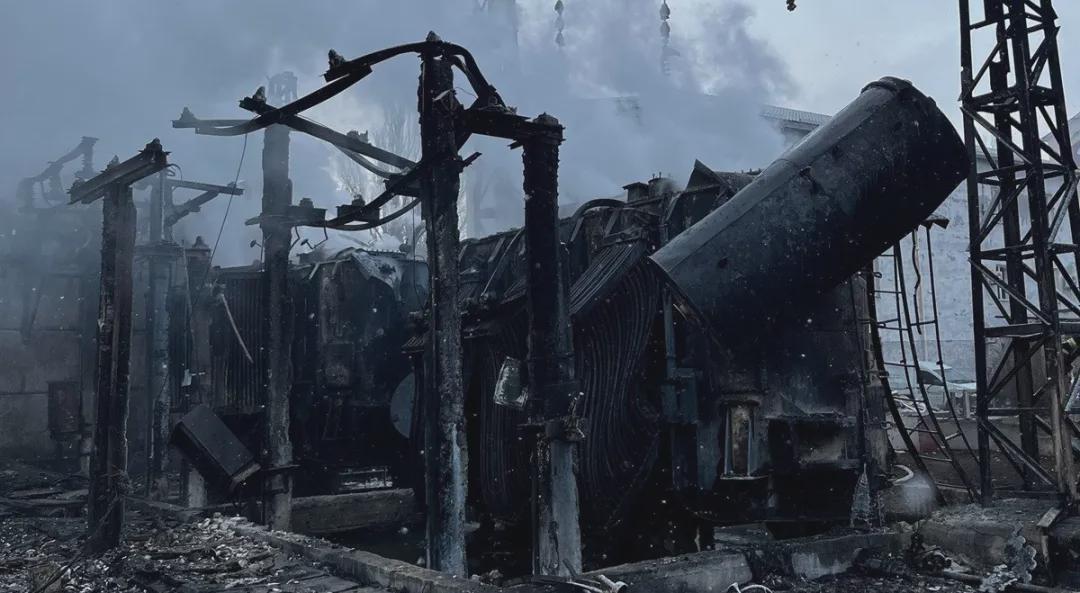 俄罗斯发动大规模空袭，导弹中途居然还会转向，基辅一半地区停电